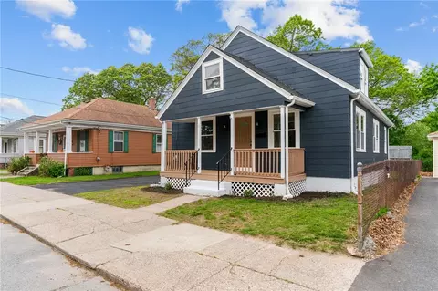 6 Columbia Ave, Lincoln, RI 02865