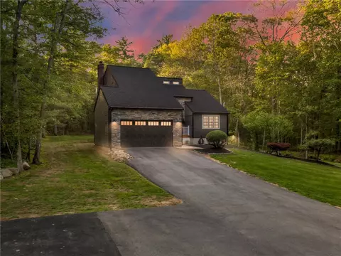 511 Central Pike, Scituate, RI 02857