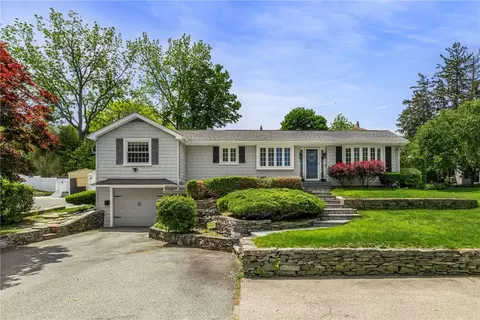 64 Dean St, Cranston, RI 02920