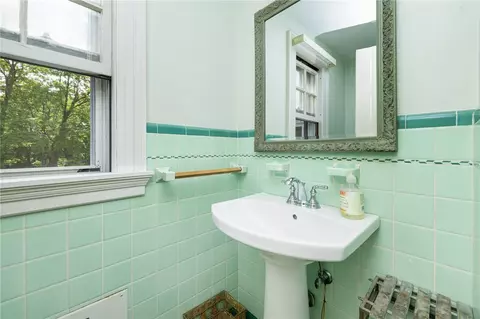 2 Carvin Ct, Warwick, RI 02886 photo 16