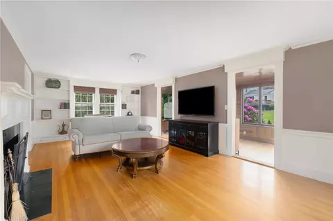 2 Carvin Ct, Warwick, RI 02886 photo 3