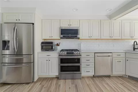 2 Carvin Ct, Warwick, RI 02886 photo 13