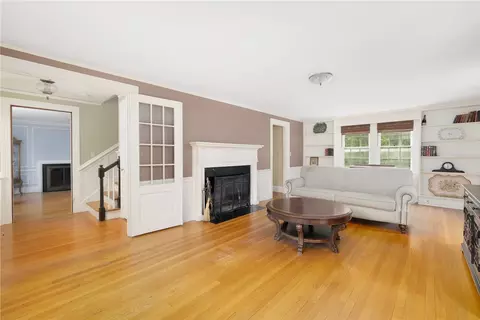 2 Carvin Ct, Warwick, RI 02886 photo 2