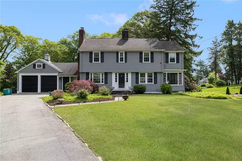 2 Carvin Ct, Warwick, RI 02886