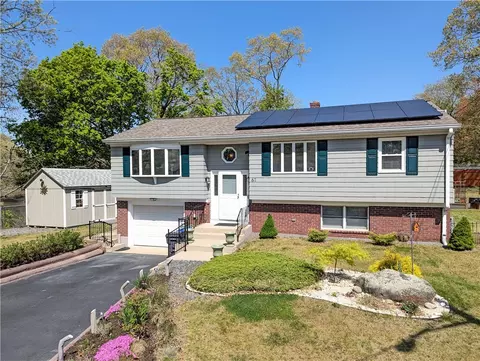 61 Peach Orchard Dr, East Providence, RI 02915