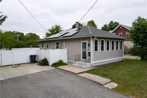 133 Broad St, Warwick, RI 02888