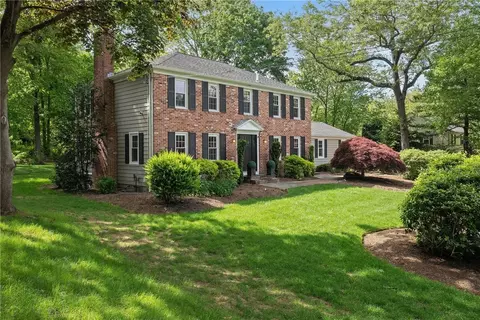 125 Cindyann Dr, East Greenwich, RI 02818