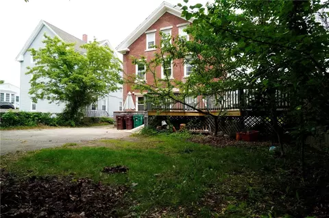 26 Farm St, Woonsocket, RI 02895 photo 3