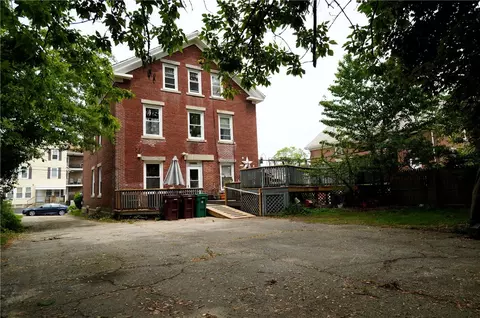 26 Farm St, Woonsocket, RI 02895 photo 2