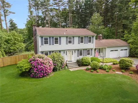70 Jefferson Dr, East Greenwich, RI 02818