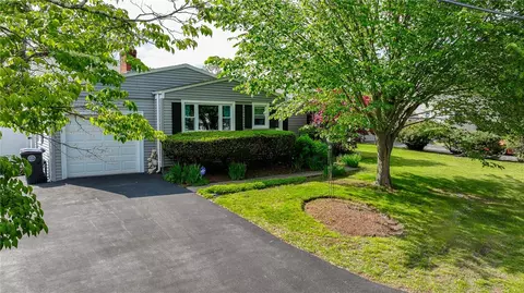 11 Laurelhurst Rd, Cranston, RI 02920
