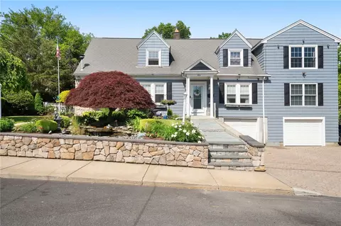62 Andrews Ave, West Warwick, RI 02893
