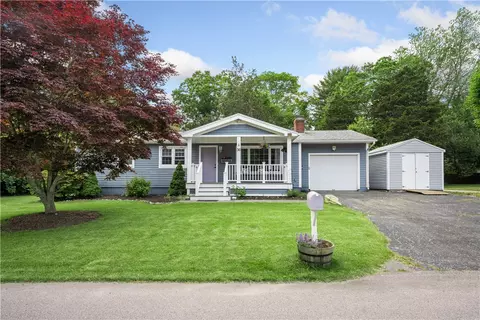 36 Edgewood Dr, North Kingstown, RI 02852
