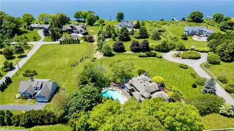 95 Riverscape Ln, Tiverton, RI 02878
