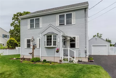 117 Betsey Williams Dr, Warwick, RI 02889