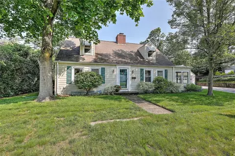 10 Roosevelt Ave, Lincoln, RI 02865