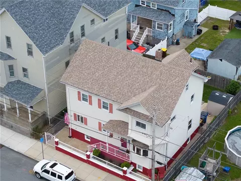 View/Area - 522 Slade St, Fall River, MA 02724 photo 1 of 2