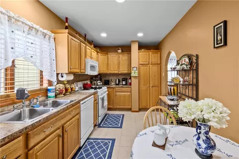 Entry Way - 522 Slade St, Fall River, MA 02724 photo 1 of 2
