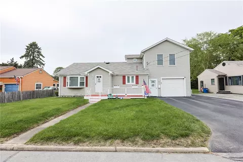 74 Warren Ave, Tiverton, RI 02878