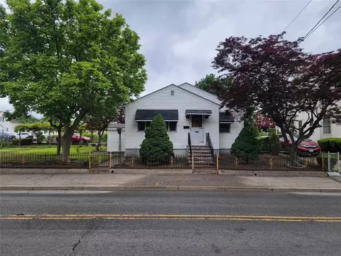 129 Glenbridge Ave, Providence, RI 02909