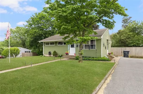 80 Flagg Ave, Warwick, RI 02886
