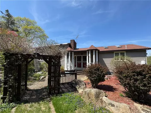 153 Westcott Rd, Scituate, RI 02857