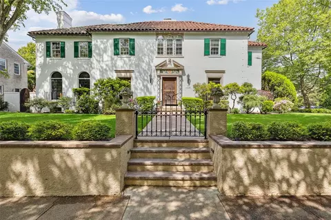 514 Blackstone Blvd, Providence, RI 02906