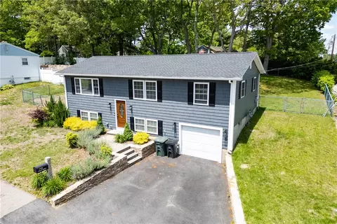 1 Grant Dr, Coventry, RI 02816