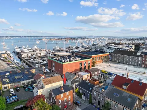 10 W Extension St, Newport, RI 02840