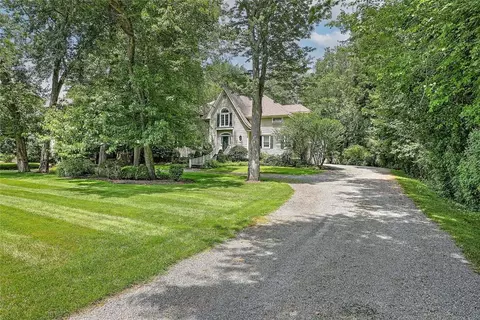 15 Tall Pines Dr, Barrington, RI 02806