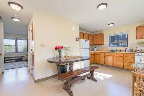 12 Northeast St, Woonsocket, RI 02895 photo 7
