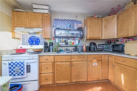 12 Northeast St, Woonsocket, RI 02895 photo 19