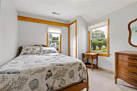 Bedroom - 86 Winnapaug Rd, Westerly, RI 02891 photo 2 of 6