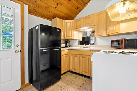 Kitchen - 86 Winnapaug Rd, Westerly, RI 02891 photo 3 of 3