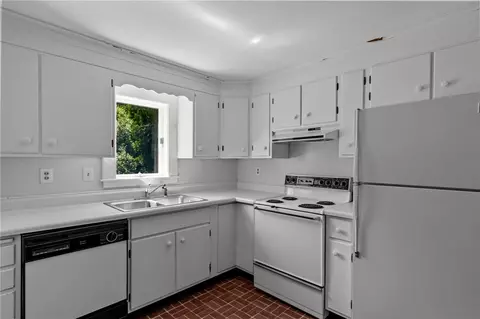 Kitchen - 10 Liberty Rd, Exeter, RI 02822 photo 2 of 2