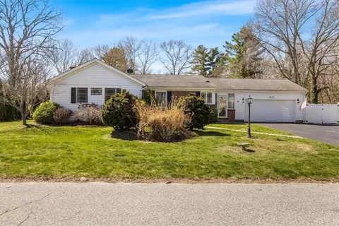 29 Christine Dr, Barrington, RI 02806