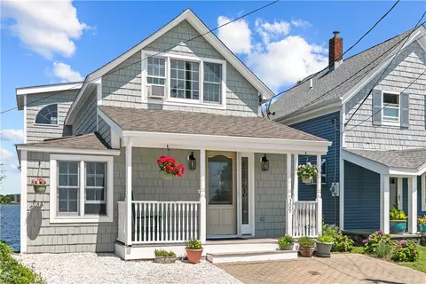 309 Riverside St, Portsmouth, RI 02871