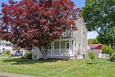 30 Sophia Dr, Warwick, RI 02886