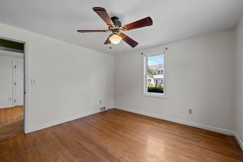 Bedroom - 5 Middlefield Dr, Warwick, RI 02889 photo 3 of 5