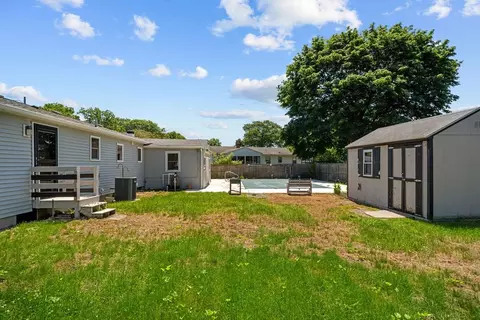 Exterior - 5 Middlefield Dr, Warwick, RI 02889 photo 8 of 10