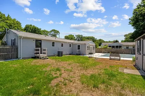 Exterior - 5 Middlefield Dr, Warwick, RI 02889 photo 9 of 10
