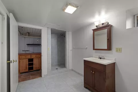 Bath - 5 Middlefield Dr, Warwick, RI 02889 photo 4 of 4