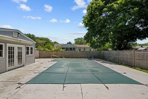 Exterior - 5 Middlefield Dr, Warwick, RI 02889 photo 6 of 10