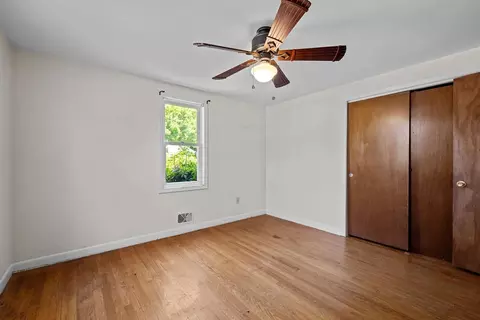 Bedroom - 5 Middlefield Dr, Warwick, RI 02889 photo 2 of 5