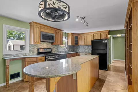 Kitchen - 5 Middlefield Dr, Warwick, RI 02889 photo 1 of 6
