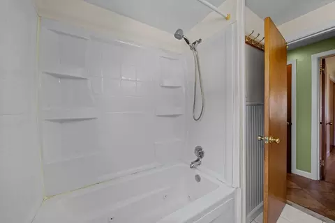Bath - 5 Middlefield Dr, Warwick, RI 02889 photo 2 of 4