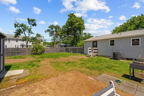 Exterior - 5 Middlefield Dr, Warwick, RI 02889 photo 7 of 10