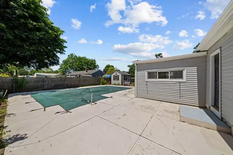 Exterior - 5 Middlefield Dr, Warwick, RI 02889 photo 5 of 10