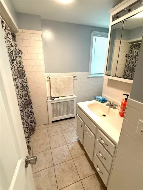 Bath - 183 Linden Ave, Woonsocket, RI 02895 photo 4 of 4