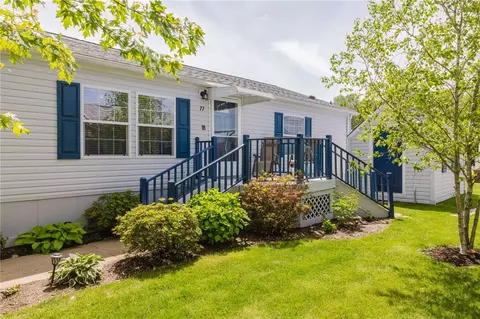77 Robin Dr, Tiverton, RI 02878
